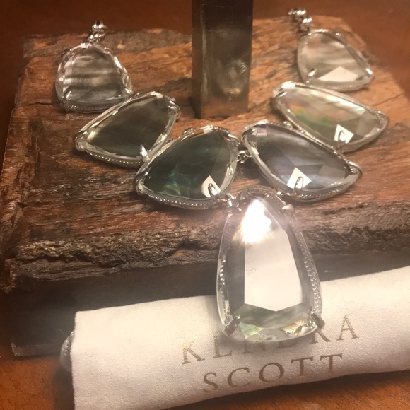 Kendra Scott Harlow Necklace Black Mother of Pearl - Picture 3 of 5